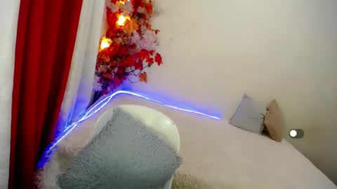 Snapshot of zhillycate chatting on December 5, 10:17 am CATE online show from December 5, 10:17 am