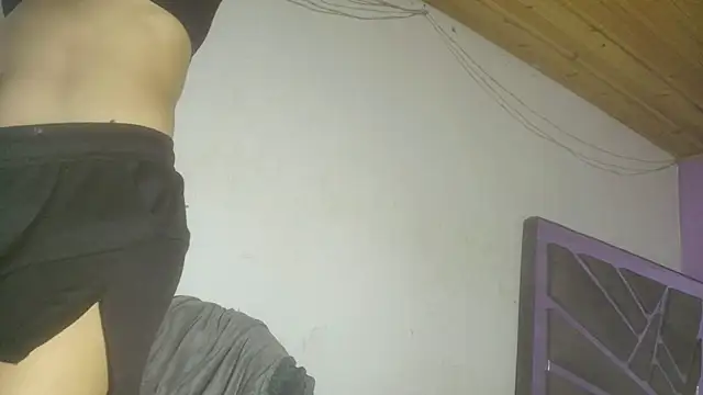 Snapshot of roxana_collins chatting on October 21, 3:53 am roxana collins online show from October 21, 3:53 am