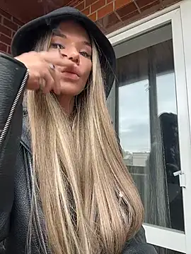 Snapshot of dakotanight777 chatting on November 1, 9:39 am dakotanight777 online show from November 1, 9:39 am