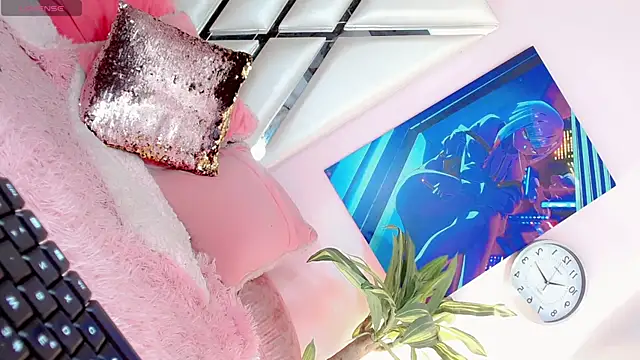 Hannahsmit online show from December 29, 4:19 pm