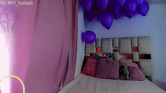 Hannahsmit online show from November 1, 11:24 pm