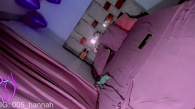 Hannahsmit online show from November 7, 7:41 am