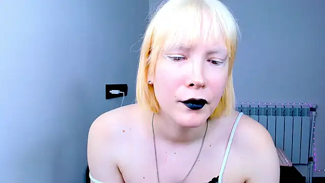 Snapshot of dollmore chatting on October 18, 2:48 am dollmore online show from October 18, 2:48 am