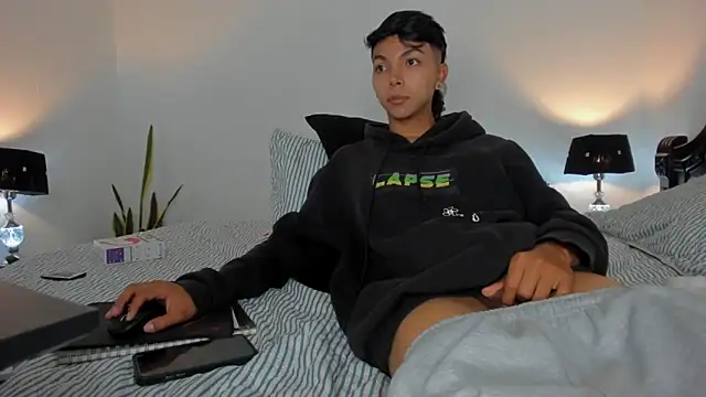 xhenisa  online show from February 16, 12:20 am