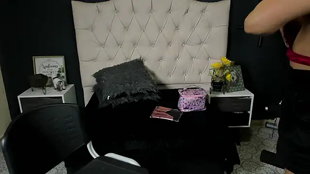 Snapshot of Andrys_ chatting on February 13, 1:37 pm Andrys online show from February 13, 1:37 pm