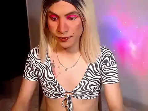 HugeDanex online show from November 18, 3:28 am