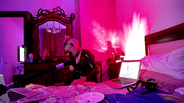 CharlotteVixxens online show from October 2, 11:59 pm