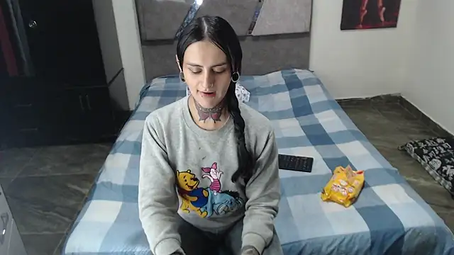 emma onassis 17 online show from December 22, 3:00 am