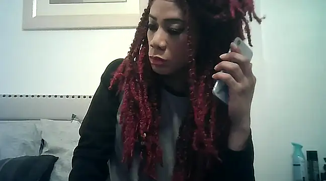 Snapshot of CaramelDipper chatting on December 9, 1:51 am CaramelDipper online show from December 9, 1:51 am