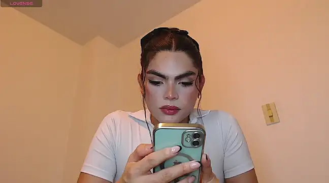 Snapshot of cheryl_blossom69 chatting on January 15, 11:08 pm cheryl blossom69 online show from January 15, 11:08 pm