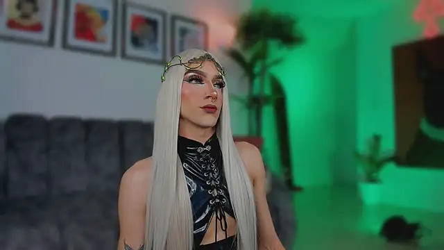 Taylor  foxxx online show from November 15, 6:00 am