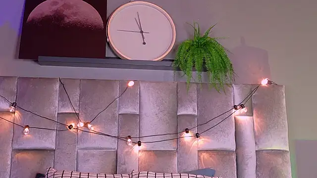 nahomi campbell online show from March 18, 7:35 pm