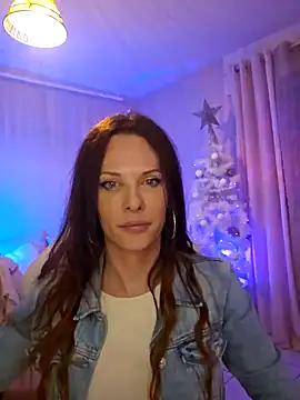 Snapshot of Luna_Kitanna chatting on December 15, 8:15 pm Luna Kitanna online show from December 15, 8:15 pm