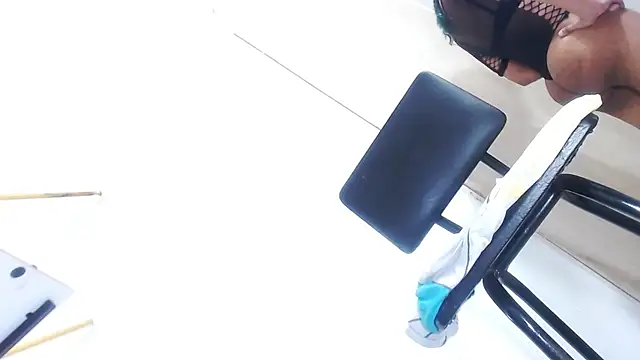 taniabigxx online show from February 27, 12:05 am