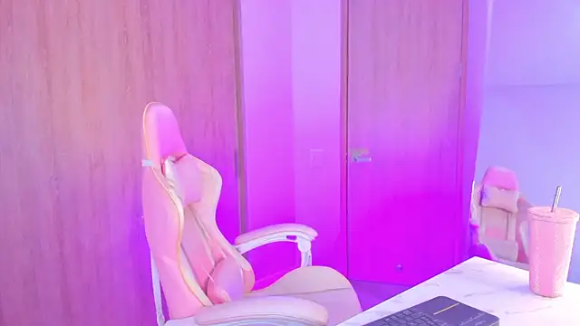 angelinalodge1 online show from January 25, 8:21 am