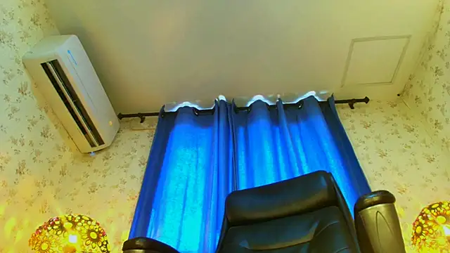 jewellzafiro online show from November 1, 5:32 pm