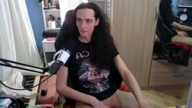 MemiKouki online show from June 3, 8:12 pm