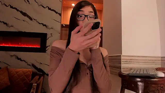 Bonnie Luxury online show from November 8, 4:57 am