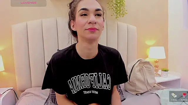 Mia thompson 19 online show from February 2, 9:25 pm