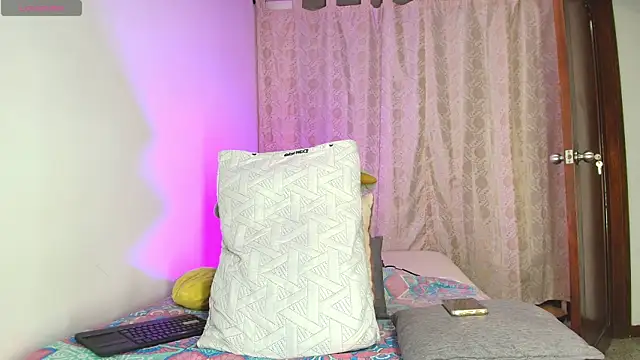 Luciana Ortiz1 online show from April 1, 2:35 am