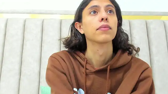 FreyaMoller online show from May 21, 7:10 pm
