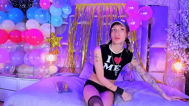 MadisonWood01 online show from January 11, 8:21 am