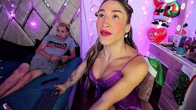 parejacaliente20154 online show from December 18, 9:37 am