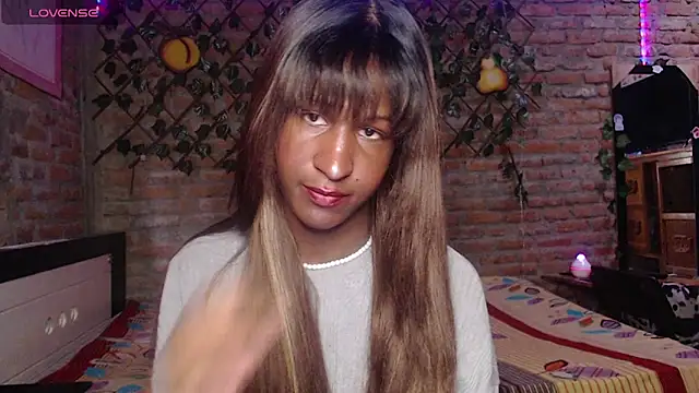 Angell Dustt  online show from March 25, 9:30 pm