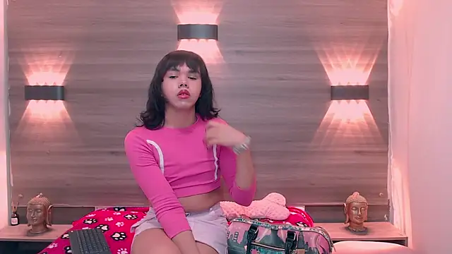 AndreaGil  online show from February 13, 4:25 pm