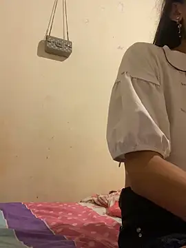 AlexaWarner online show from February 20, 4:09 pm