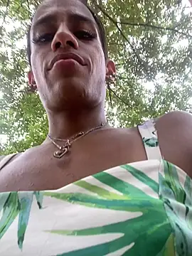 AlexaWarner online show from April 27, 6:06 pm