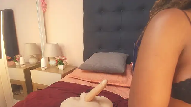 Evelonga 707 online show from April 18, 7:18 pm