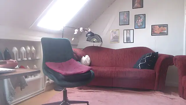 GinaBlonde online show from March 8, 1:25 pm