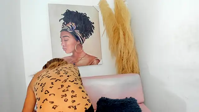 mia foxts online show from September 21, 7:36 am