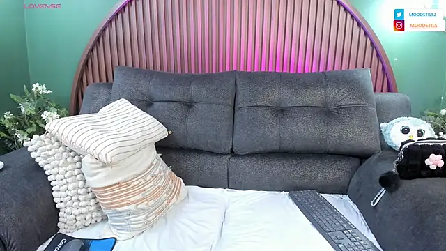 shannel  queen online show from February 9, 8:37 pm