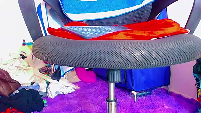 nicol gill  online show from February 8, 11:33 am