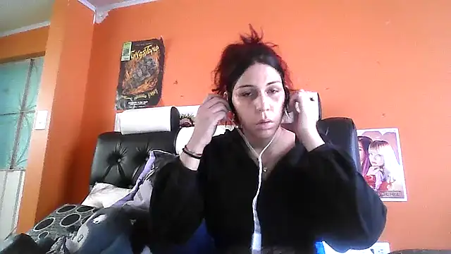 aishadraven online show from March 25, 9:30 pm