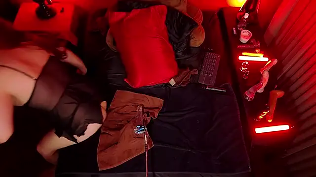 jennStarCD online show from December 22, 8:58 pm