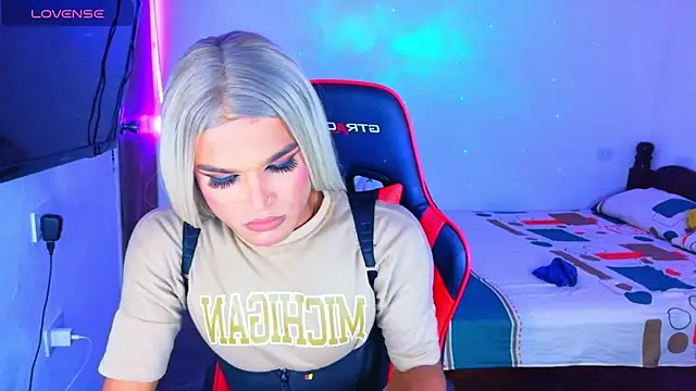 AllisonsweetZ online show from April 7, 4:19 pm