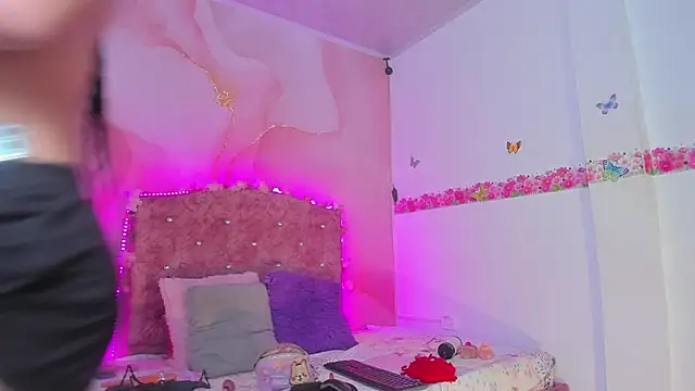 Daisy  rose online show from December 5, 2:58 am