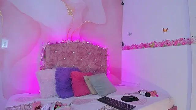 Daisy  rose online show from December 7, 3:09 am