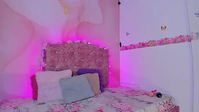 Daisy  rose online show from December 14, 3:07 am