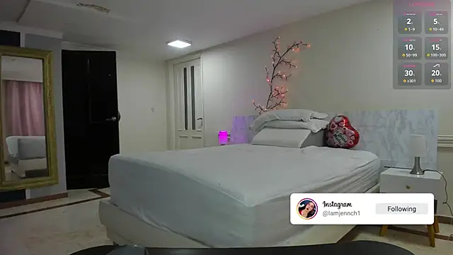 charolbruce 1 online show from February 21, 11:57 am