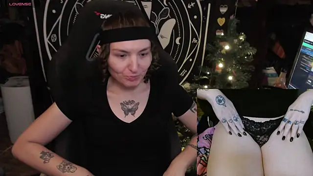 BrandiWRLD 999 online show from January 15, 10:35 pm