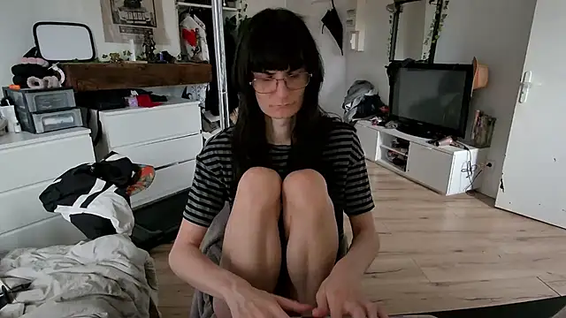 CeriseLapine online show from December 4, 8:19 am