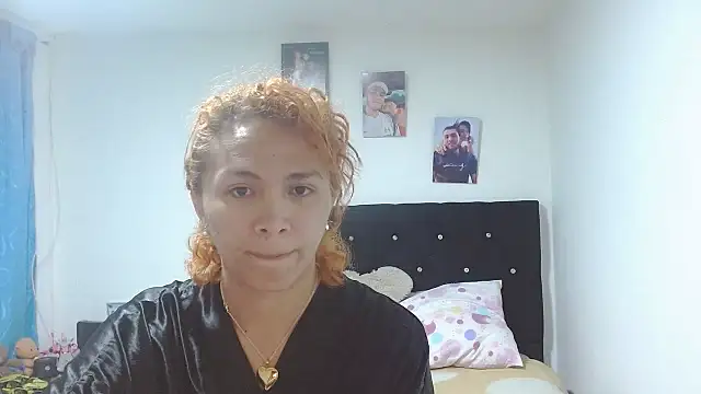 Snapshot of giuliana_andrade chatting on October 15, 12:43 am giuliana andrade online show from October 15, 12:43 am