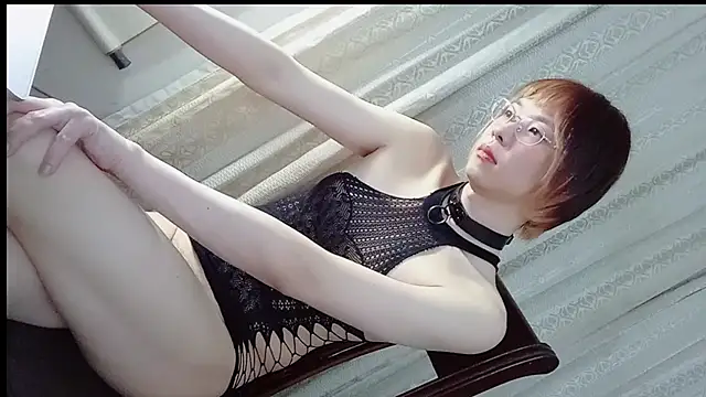 adawang1986 online show from February 26, 1:41 pm