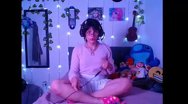 Caitlynwheler online show from January 19, 11:53 pm