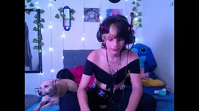 Caitlynwheler online show from January 22, 9:00 pm