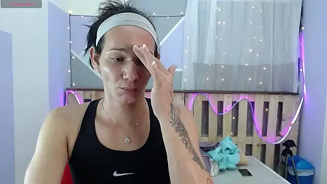 Snapshot of Michellcockxxx chatting on February 6, 2:55 am Michellcockxxx online show from February 6, 2:55 am